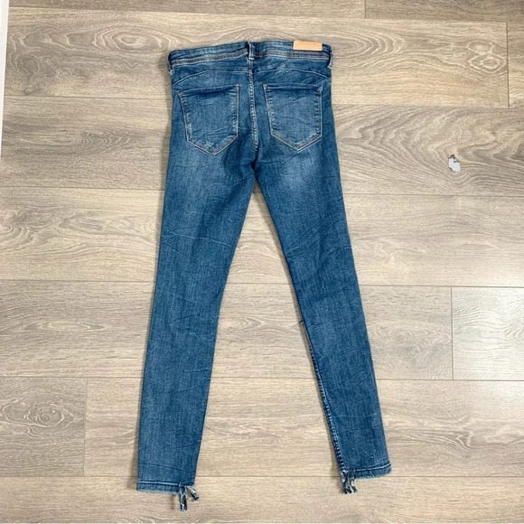 Zara Women’s Skinny Jeans Distressed Ripped Knees Dark Wash Denim high rise - Picture 13 of 13